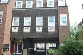 2 bedroom Flat to re...